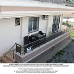Mavi Restaurant & 2 شقة