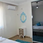 Mavi Restaurant & 2 شقة