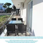 Mavi Restaurant & 2 דירה